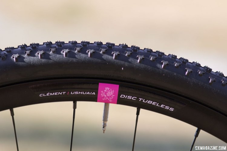 The2018 Kona Super Jake cyclocross bike features Ushuaia tubeless wheels and Clement tubeless ready MXP clinchers. © Cyclocross Magazine