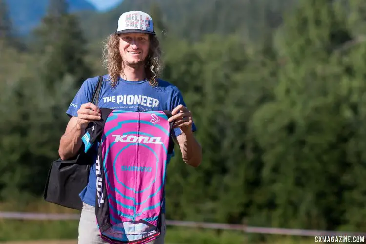 Barry Wicks shows off the new Kona Endurance Team jersey, which matches the Super Jake quite well. © Cyclocross Magazine