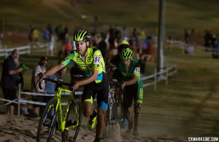 Garneau-Easton's Craig Richey runs the sand at the 2016 CrossVegas World Cup. © Cyclocross Magazine