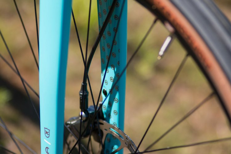 2018 Kona Rove line has some unique design elements, including a copper logo pattern for a fashion-forward ride. © Cyclocross Magazine