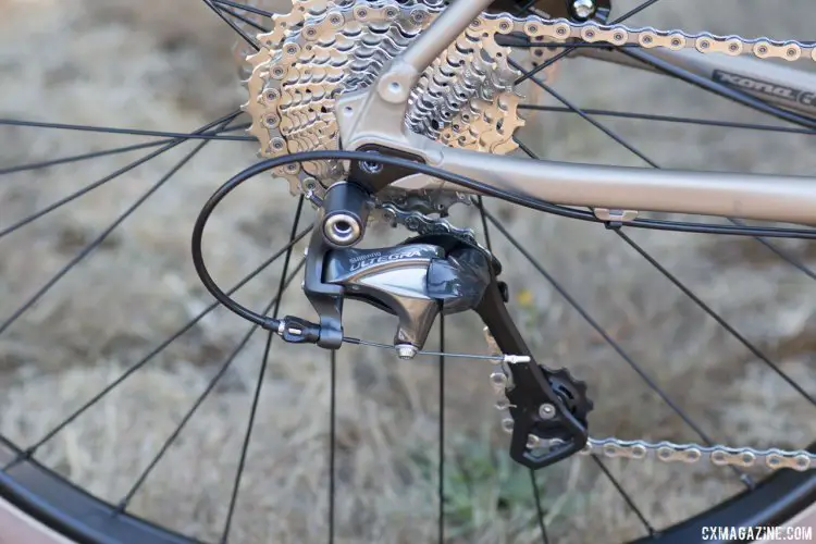 A long cage Shimano Ultegra rear derailleur handles rear shifting duties on the alloy 650b 2018 Kona Rove NRB DL. © Cyclocross Magazine