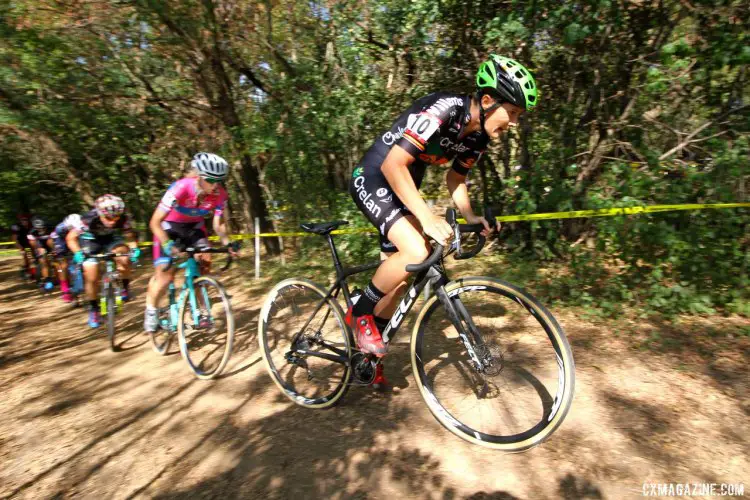 Loes Sels leads Christel Ferrier Bruneau and a group of chasers up the Junkyard Hill climb during Friday's C2 Trek CX Cup. ©D. Mable / cxmagazine.com