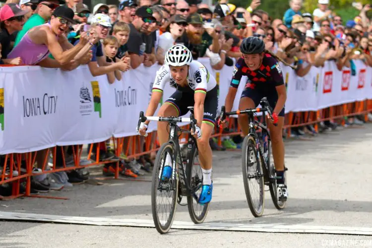 Sanne Cant and Sophie DeBoer sprint for the final podium spot at the first round of the 2017-18 World Cup - Jingle Cross in Iowa City. Photo by David Mable/Cyclocross Magazine