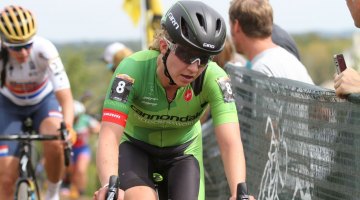 Emma White crests Mt. Krumpit, finishing 11th as the first U23 rider, taking the lead in the 2017-18 World Cup standings. Photo by David Mable/Cyclocross Magazine.