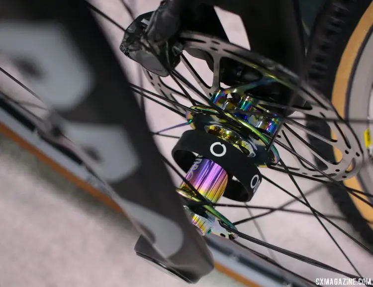 The Rondo Ruut CF1 carbon gravel bike with an anodized front hub, and a modern take on a toe strap to keep it polished. Interbike 2017 © Cyclocross Magazine