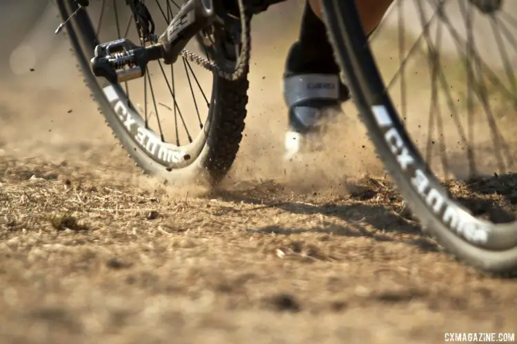 Conditions in Waterloo were dry and dusty as temperatures soared up near 90 degrees.2017 World Cup Waterloo Legends Race. © D. Mable / Cyclocross Magazine