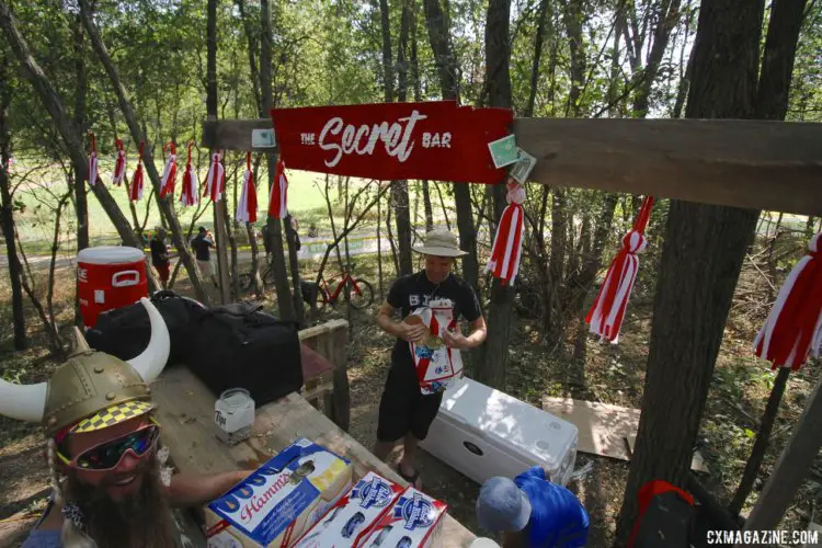 Despite being tucked far away from the expo area, the Secret Bar was a popular spot in Waterloo. 2017 World Cup Waterloo Legends Race. © D. Mable / Cyclocross Magazine