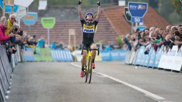 Lars van der Haar attacked late to win in Ronse. 2017 Cyclocross DVV Verzekeringen Trofee #1 - GP Mario De Clercq© B. Hamvas / Cyclocross Magazine