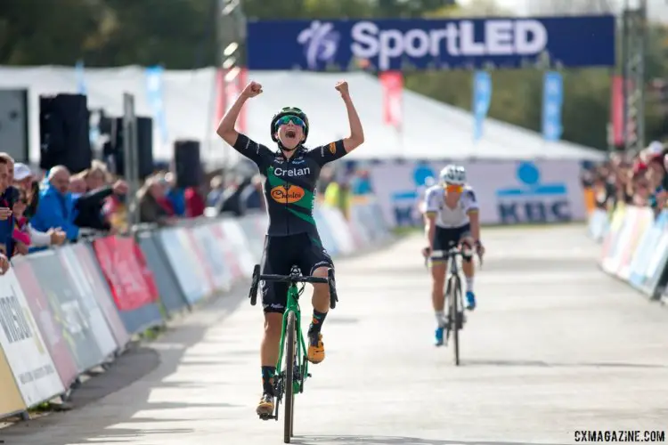 Maud Kaptheijns outkicks Sanne Cant at Cyclocross Superprestige #3 - Boom, BEL, Elite Women's race. © Balint Hamvas / Cyclocross Magazine