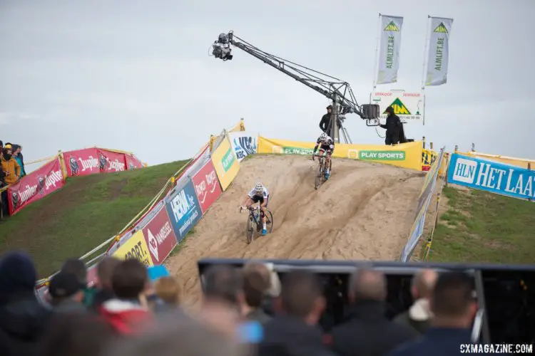 Sanne Cant leads Lucinda Brand into the sand. 2017 Superprestige Ruddervoorde. © B. Hamvas / Cyclocross Magazine