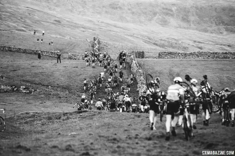 The first climb up Simon Fell leads to Ingleborough. 2017 Three Peaks Cyclocross. © D. Monaghan / Cyclocross Magazine