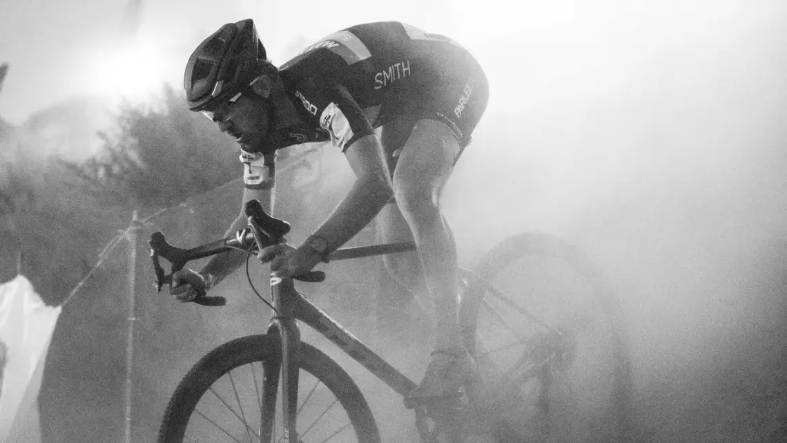 Travis Livermon (Maxxis Shimano) descends out of a cloud of dust. 2017 KMC Cross Fest Day 1 (Friday) © J. Curtes / Cyclocross Magazine