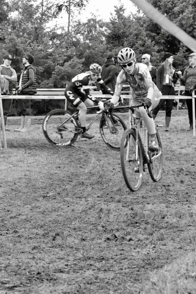 Women's Elite racing was a true battle between Anne Davis-Usher (Fast And Fun) and Serena Bishop-Gordon (Liv-Giant) © M. Estes / Cyclocross Magazine