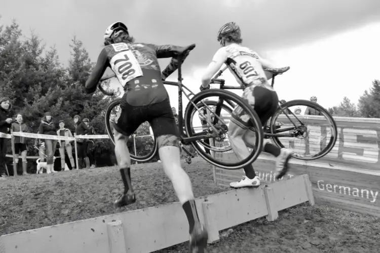 Opening lap we saw Trusty Switchblade Cycling's Ben Guernsey (fellow photographer) and Point S Racing's Steven Beardsley evenly matched. © M. Estes / Cyclocross Magazine