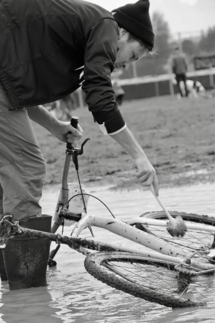 Washing time. © M. Estes / Cyclocross Magazine