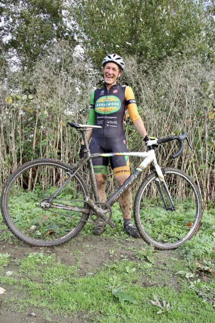 Team Oregon's Laura Trace and her Limited Edition Raliegh SSWCPDX custom SS. © M. Estes / Cyclocross Magazine