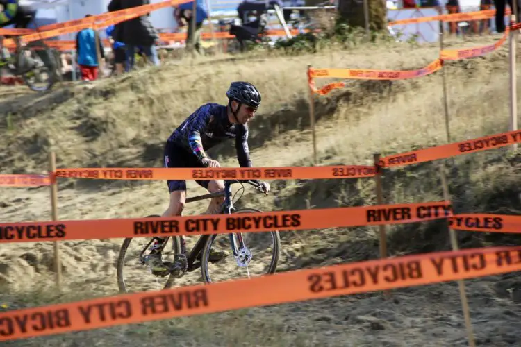 Trusty Switch Blade's Gabe Linn negotiating the sand pits. CX Crusade Cascade Locks. Photo M. Estes