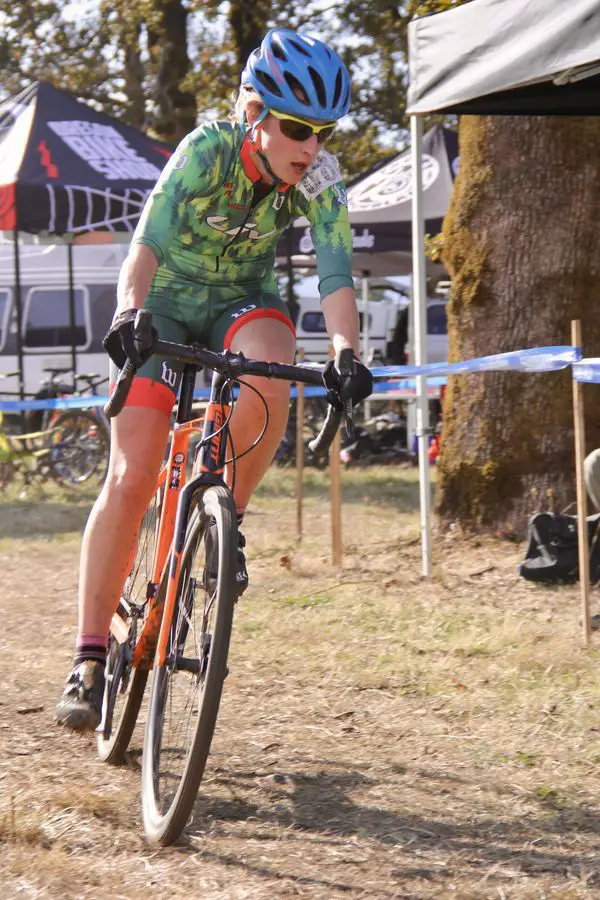 Anne DavisUsher (Fast Fun) negotiates the turns inside the team tents