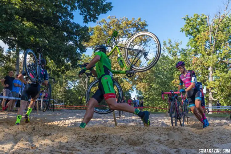 The Men's leaders run through the sand. 2017 Charm City Cross Day 1 © M. Colton / Cyclocross Magazine