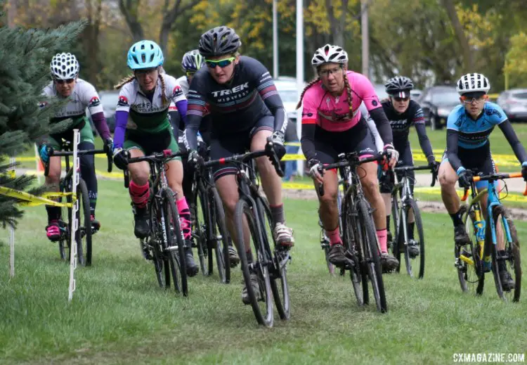 Erin Feldhausen led wire-to-wire in the Women's Elite race. 2017 Fitcherona Cross Omnium - McGaw Park. © Z. Schuster / Cyclocross Magazine