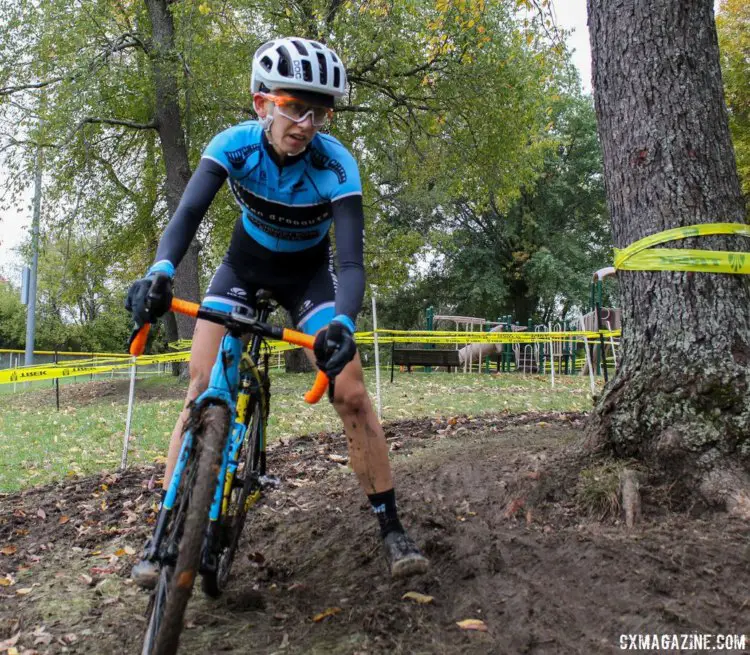 Caitlin Neuman keeps her balance on a muddy corner. 2017 Fitcherona Cross Omnium - McGaw Park. © Z. Schuster / Cyclocross Magazine