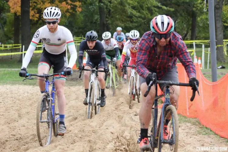 Cat 3 riders rip through the sand during the first lap. 2017 Fitcherona Cross Omnium - McGaw Park. © Z. Schuster / Cyclocross Magazine