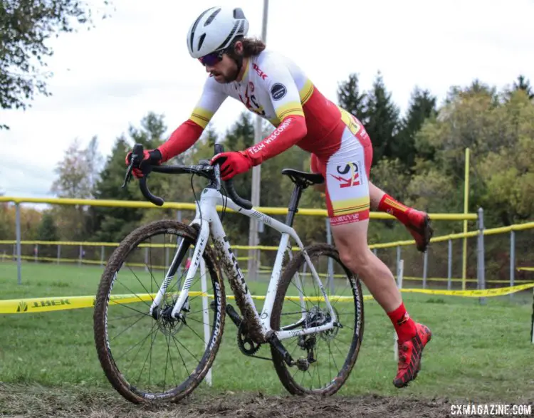 Branden Downs hops to it in the Cat 3 race. 2017 Fitcherona Cross Omnium - McGaw Park. © Z. Schuster / Cyclocross Magazine