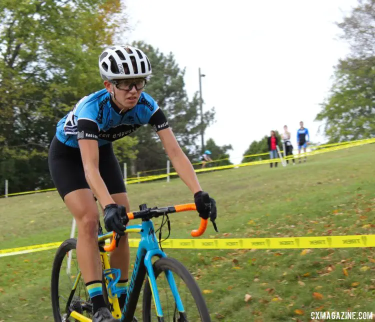 Caitlin Neuman descends off the big hill. 2017 Grafton Pumpkin Cross. © Z. Schuster / Cyclocross Magazine