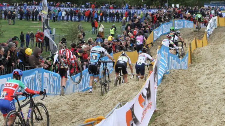 The Women make their way through the sand early in the race. 2017 World Cup Koksijde. © B. Hazen / Cyclocross