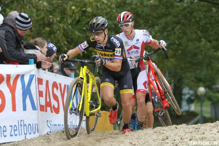 Lars van der Haar and Laurens Sweeck battled deep into the race. 2017 World Cup Koksijde. © B. Hazen / Cyclocross