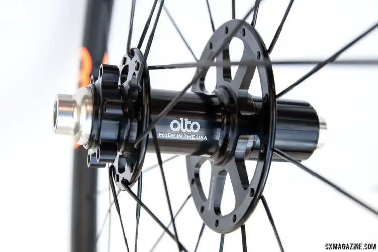 Hi-lo flange rear hub has high flange on the drive side with 14 radial spokes. The low flange brake rotor side has 14 X2 spokes. © C. Lee / Cyclocross Magazine