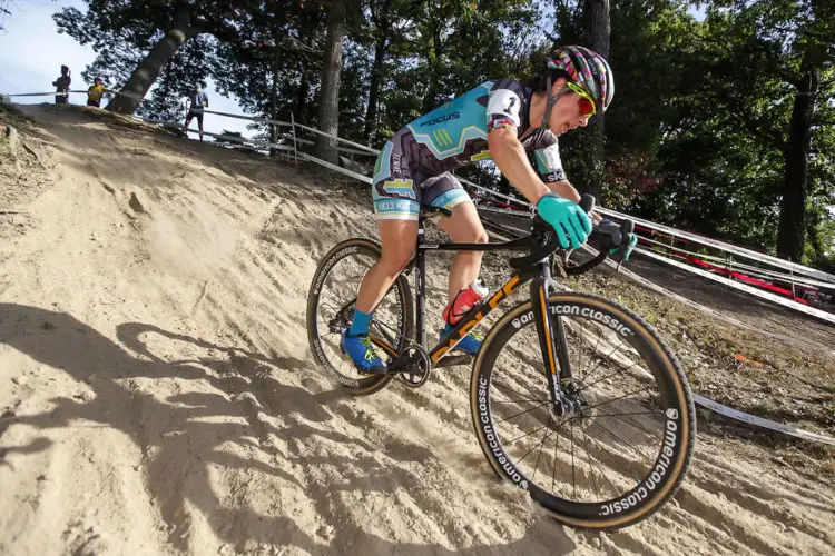 Arley Kemmerer in control on the dusty descent. Elite Women, 2017 DCCX Day 1. © Bruce Buckley