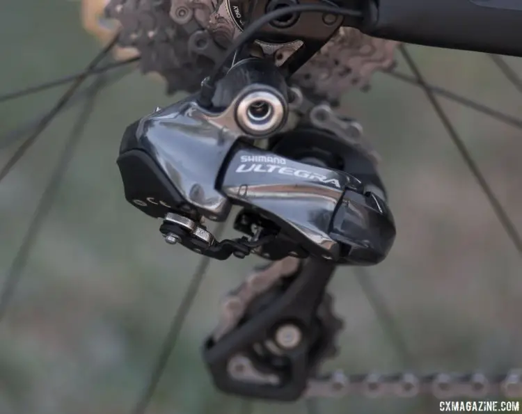 Fahringer's bike features a Shimano Di2 transmission. Rebecca Fahringer's Scott Addict CX with tubeless Maxxis tires. © Cyclocross Magazine