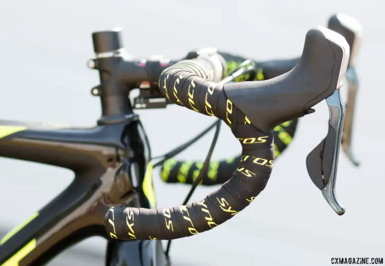 Shimano ST-R785 levers are not the latest generation of hydraulic STI levers, but offer proven, reliable control. Rebecca Fahringer's Scott Addict CX with tubeless Maxxis tires. © Cyclocross Magazine