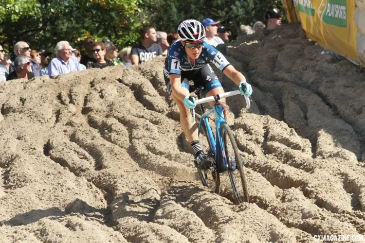 Katie Compton (KFC Racing p/b Trek/Knight Composites) descends into De Kuil. 2017 Superprestige Zonhoven. © B. Hazen / Cyclocross Magazine