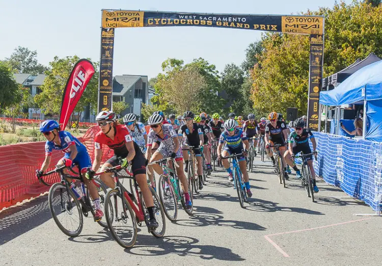 Elite women are off for WSCXGP Day 2. photo: Peloton Sports