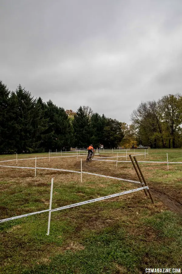 A little windy windy section before the flyover. Friday night, the riding line was getting greasy. 2017 Derby City Cup. © D. Perker / Cyclocross Magazine