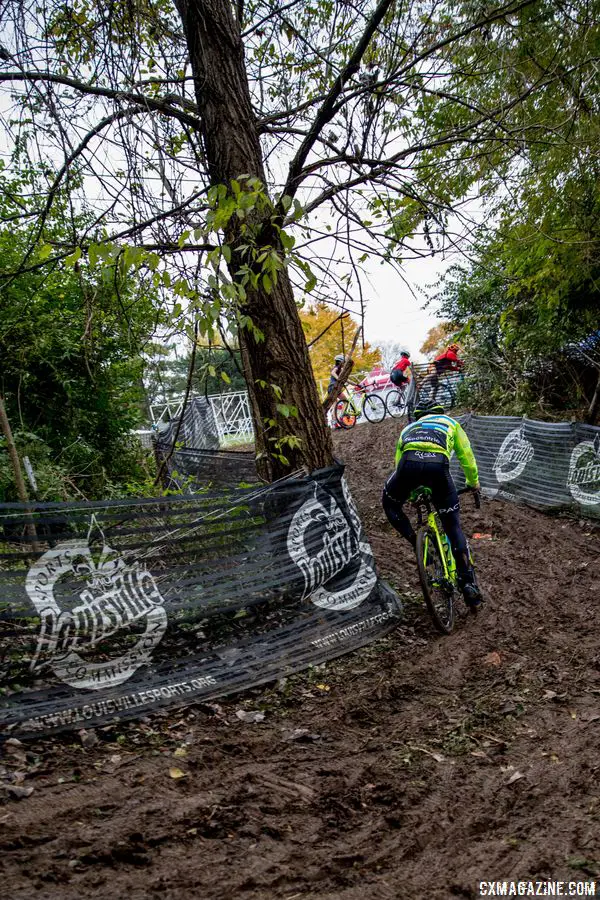 Many riders were making multiple attempts at the last technical section, trying to find the right line through the muddy mess. 2017 Derby City Cup. © D. Perker / Cyclocross Magazine