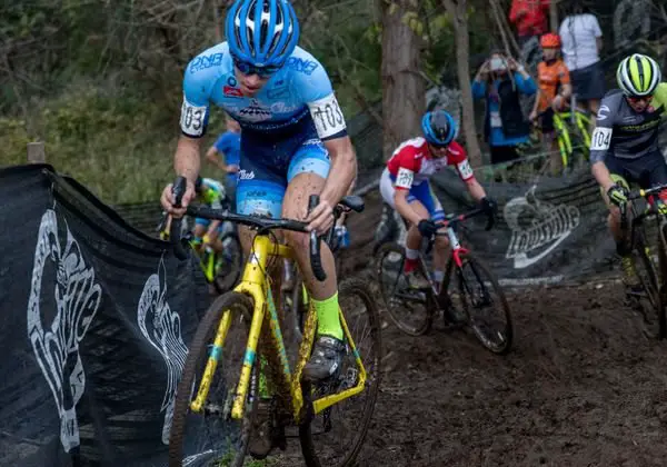 Ben Gomez-Villafane took the win at the end against Alex Morton. 2017 Derby City Cup. © D. Perker / Cyclocross Magazine