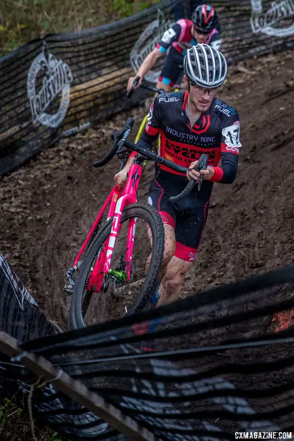 Tristan Cowie runs through the muddy ditch before the finishing straight. 2017 Derby City Cup. © D. Perker / Cyclocross Magazine