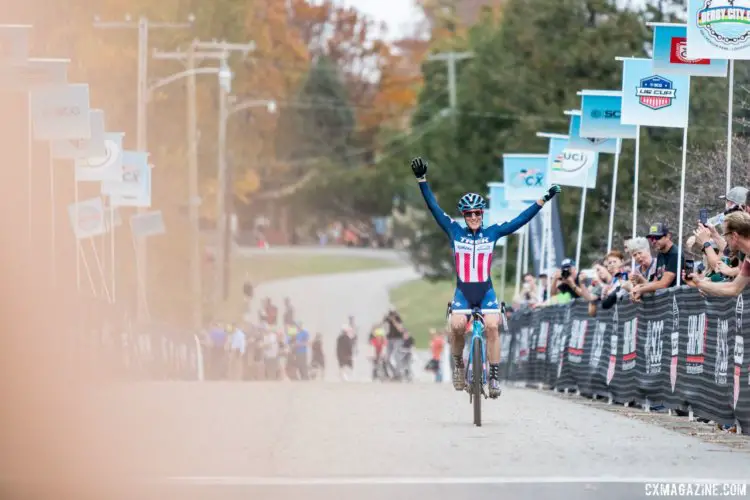 Katie Compton celebrates her fourth Pan-American title. 2017 Pan-American Championships. © D. Perker / Cyclocross Magazine