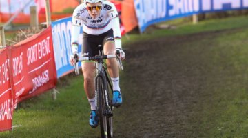 Sanne Cant (Beobank-Corendon) stayed focused and got the win on Sunday. 2017 Bogense UCI Cyclocross World Cup. © B. Hazen / Cyclocross