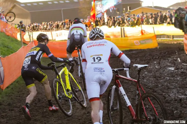 The lead riders run a muddy section early in the race. 2017 Bogense UCI Cyclocross World Cup. © B. Hazen / Cyclocross