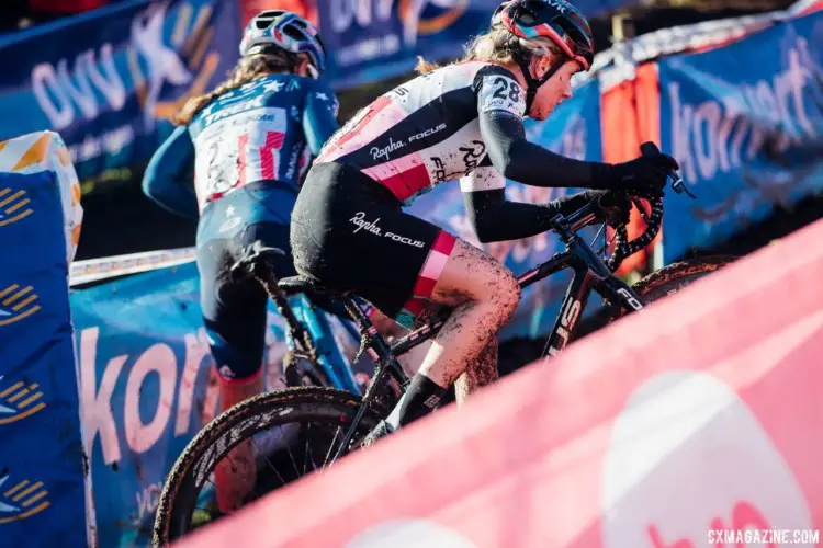 Ellen Noble goes high while Katie Compton slips out on the low line around the turn at the base of the levee. 2017 Flandriencross. © J. Curtes / Cyclocross Magazine