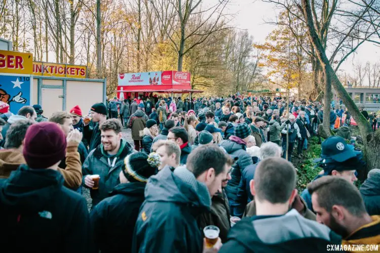 Fans enjoy their beer and frites while watching the racing. 2017 Flandriencross. © J. Curtes / Cyclocross Magazine