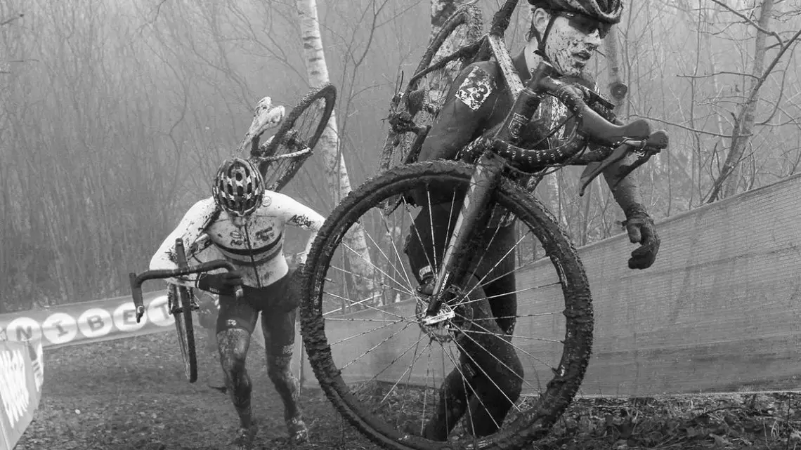 Scott Funston runs up a runup en route to finishing eighth. Junior Men, 2017 Zeven UCI Cyclocross World Cup. © B. Hazen / Cyclocross Magazine