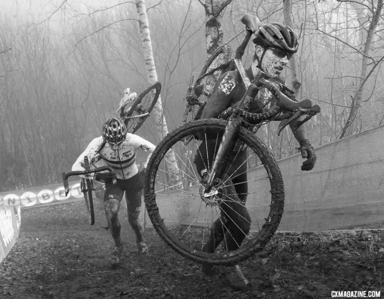 Scott Funston runs up a runup en route to finishing eighth. Junior Men, 2017 Zeven UCI Cyclocross World Cup. © B. Hazen / Cyclocross Magazine