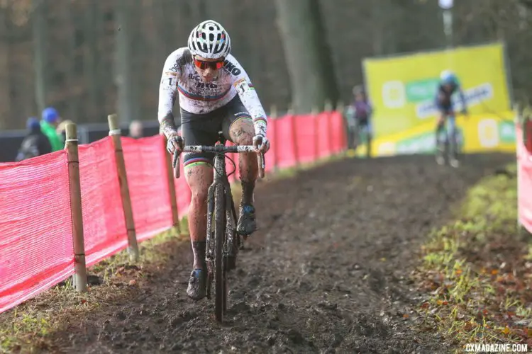 Sanne Cant escaped from Katie Compton in the fourth lap and stayed away for the win. 2017 World Cup Zeven. © B. Hazen / Cyclocross Magazine