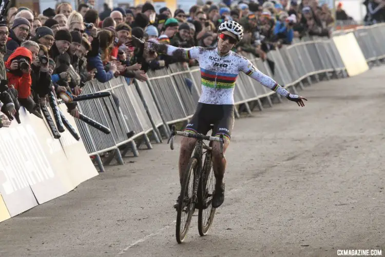 Sanne Cant celebrates her third World Cup win of the season. 2017 World Cup Zeven. © B. Hazen / Cyclocross Magazine