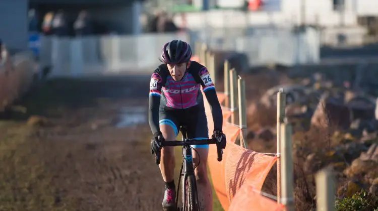 Helen Wyman rides along the shore on Sunday. 2017 Bogense, Denmark World Cup. © B. Hamvas / Cyclocross Magazine